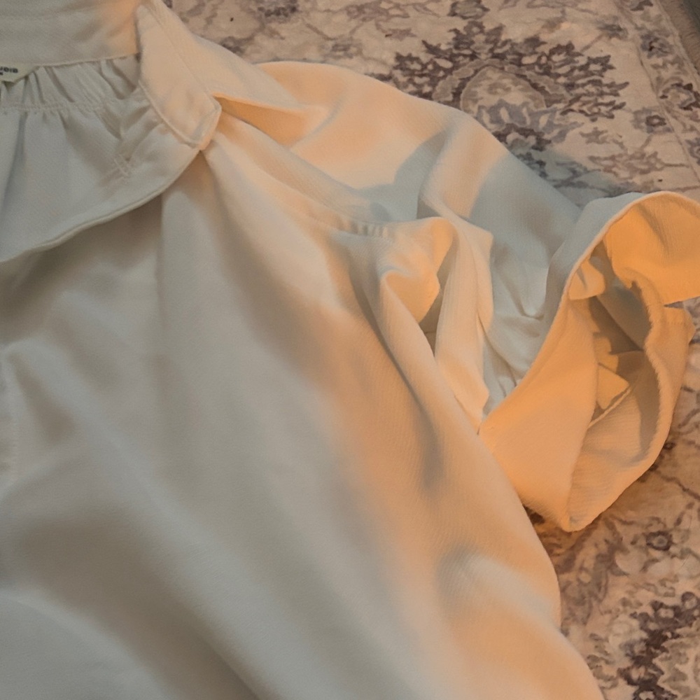 Relaxed Cream Short-Sleeve Button-Down Blouse - Picture 2 of 4